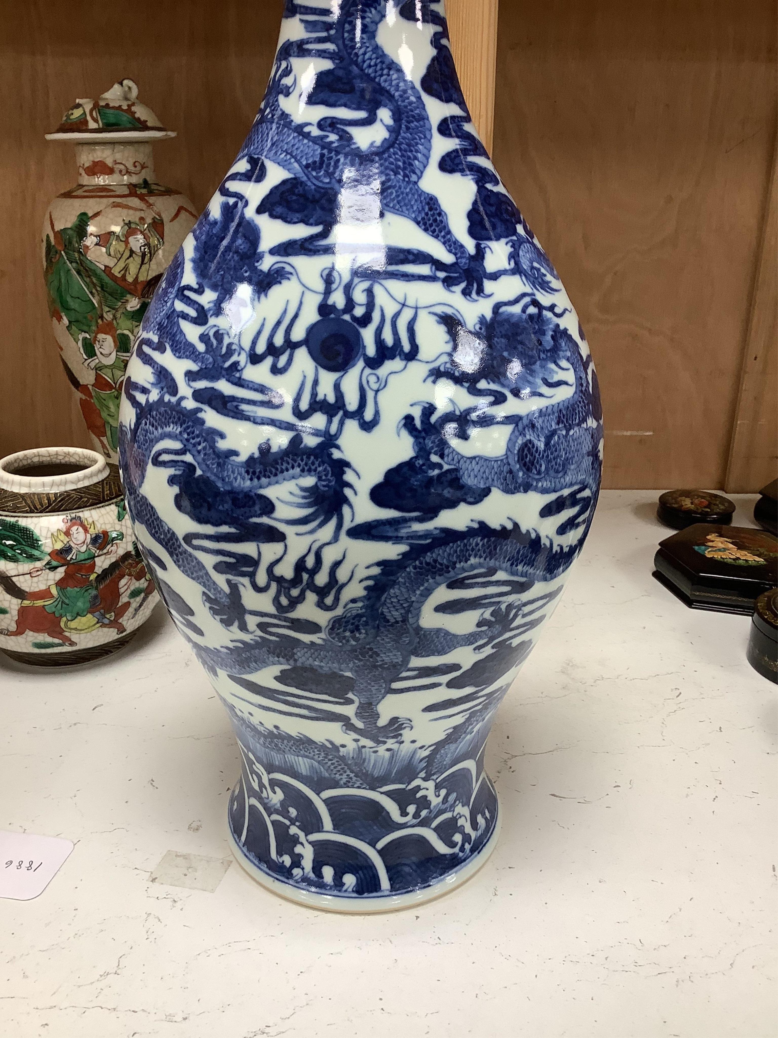 A large Chinese blue and white dragon vase, 40 cm high.